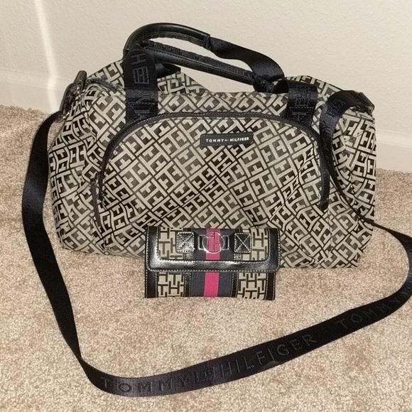 Tommy Hilfiger Handbags - Tommy Hilfiger Set